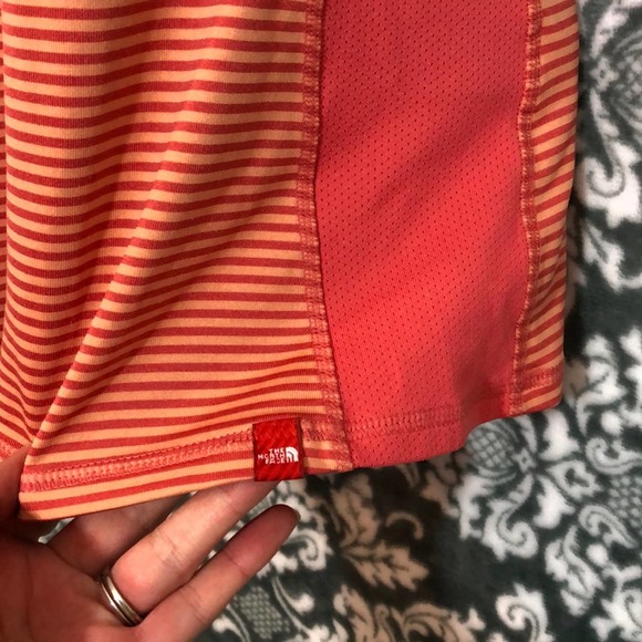 The North Face Fitted VaporWick Athletic Top Sz M - Picture 3 of 10